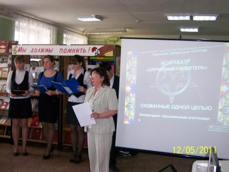 Волонтеры агиттеатра "Случайный свидетель" г.Канаш знакомят жителей города с опасностями сектантства и способами уберечь себя от него